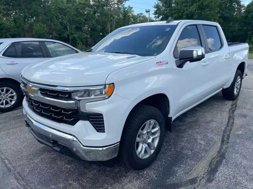 2025 Chevrolet Silverado 1500 LT photo 1