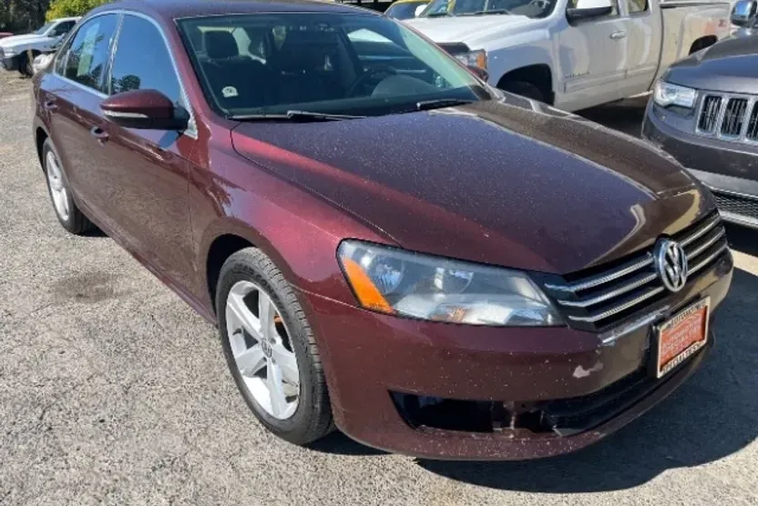 2012 Volkswagen Passat SE photo 1
