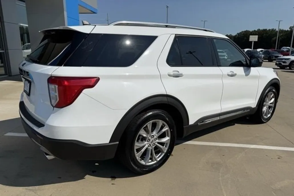 2024 Ford Explorer Limited photo 1