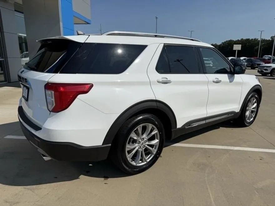 2024 Ford Explorer Limited photo 1