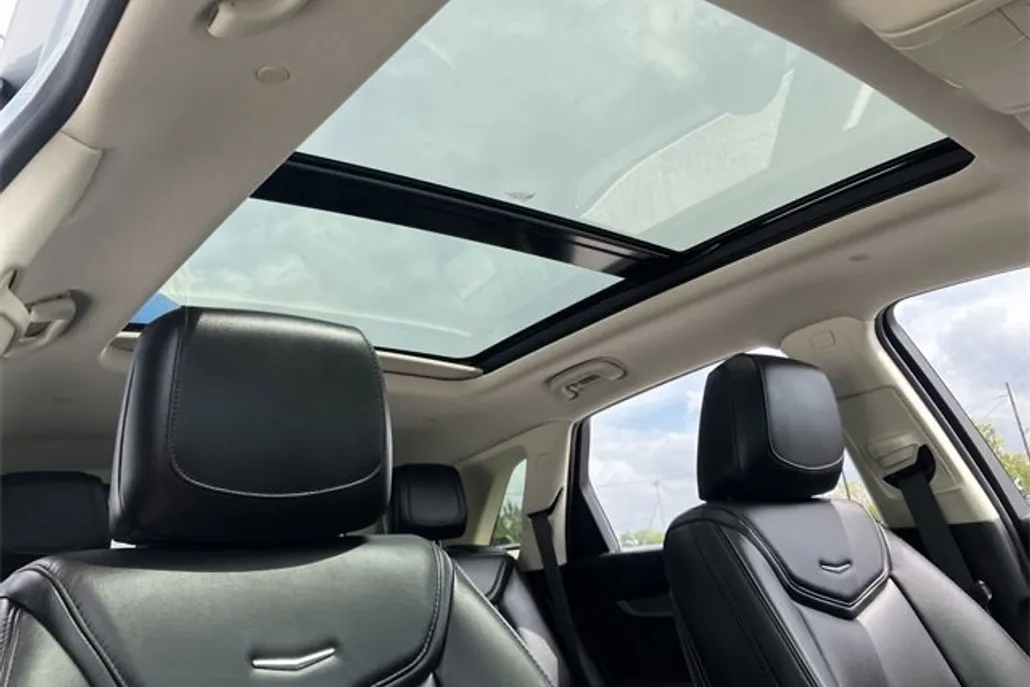 2017 Cadillac XT5 Luxury photo 1