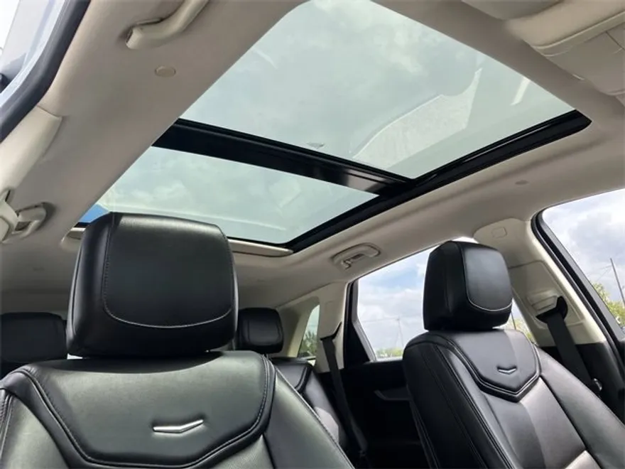 2017 Cadillac XT5 Luxury photo 1