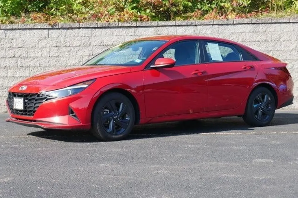 2023 Hyundai Elantra SEL photo 1