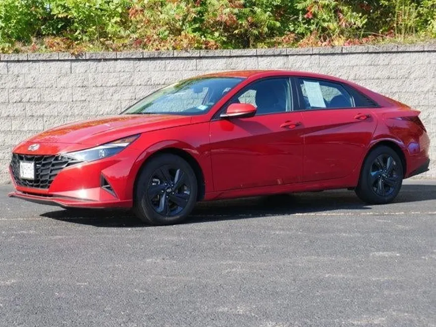 2023 Hyundai Elantra SEL photo 1
