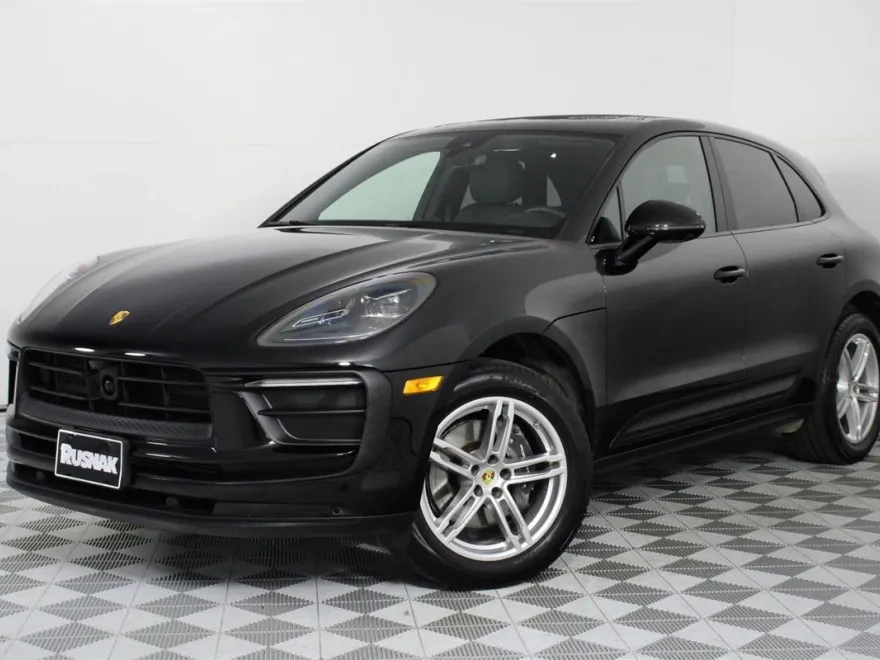 2025 Porsche Macan photo 1