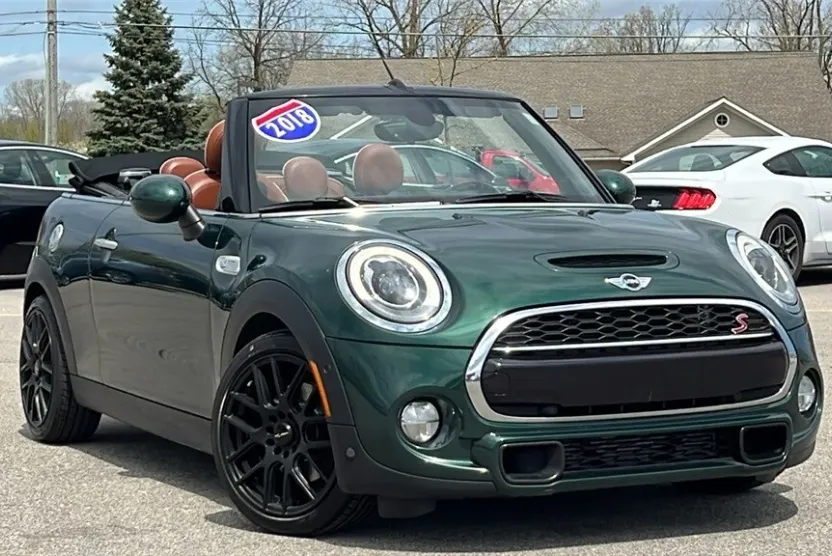 2018 Mini Cooper Convertible S photo 1