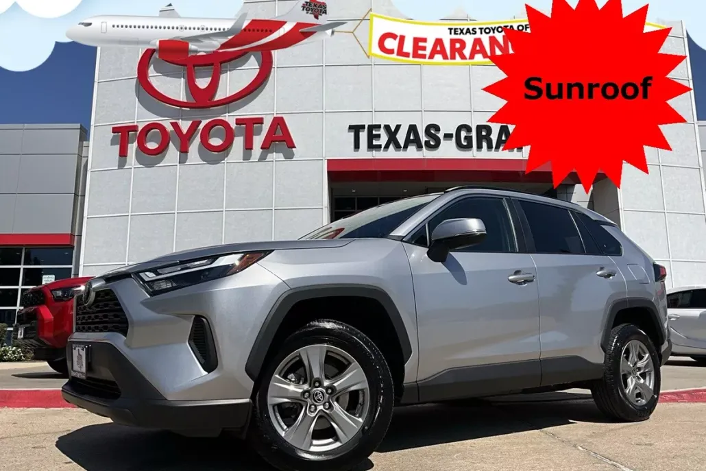 2024 Toyota RAV4 XLE photo 1