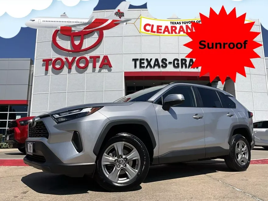 2024 Toyota RAV4 XLE photo 1