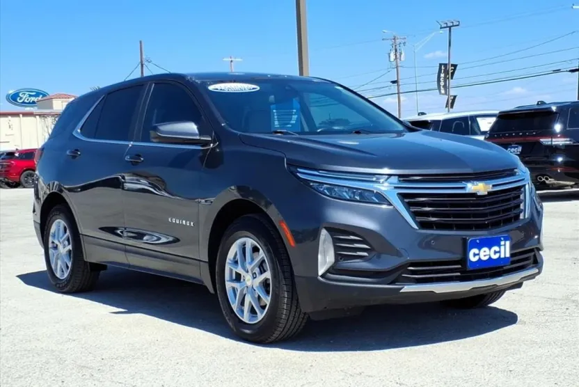 2023 Chevrolet Equinox LT photo 1