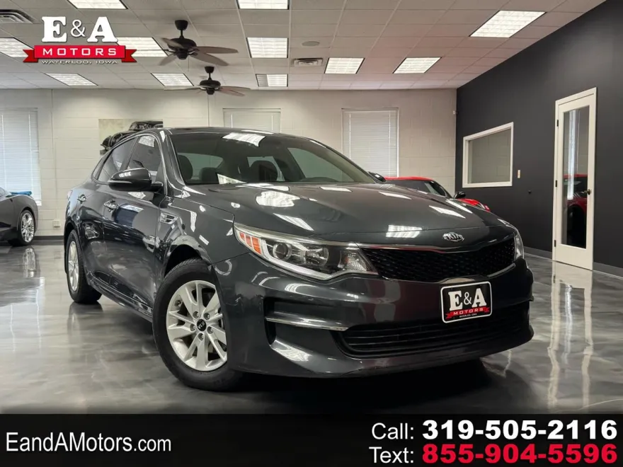 2017 Kia Optima LX photo 1