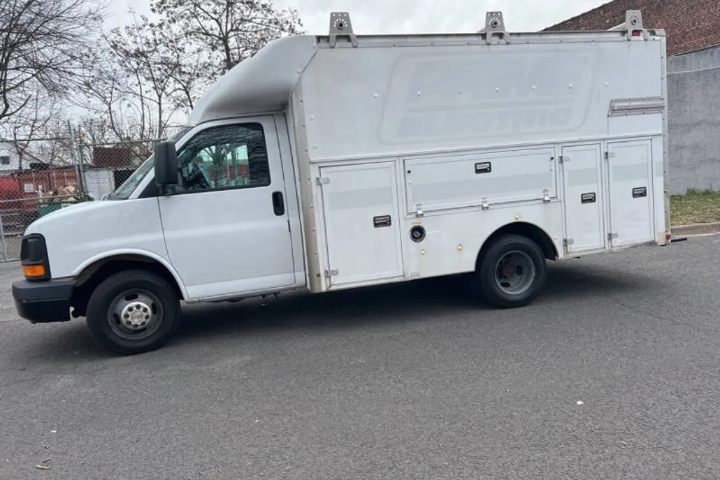 2005 Chevrolet Express 3500 Cutaway photo 1