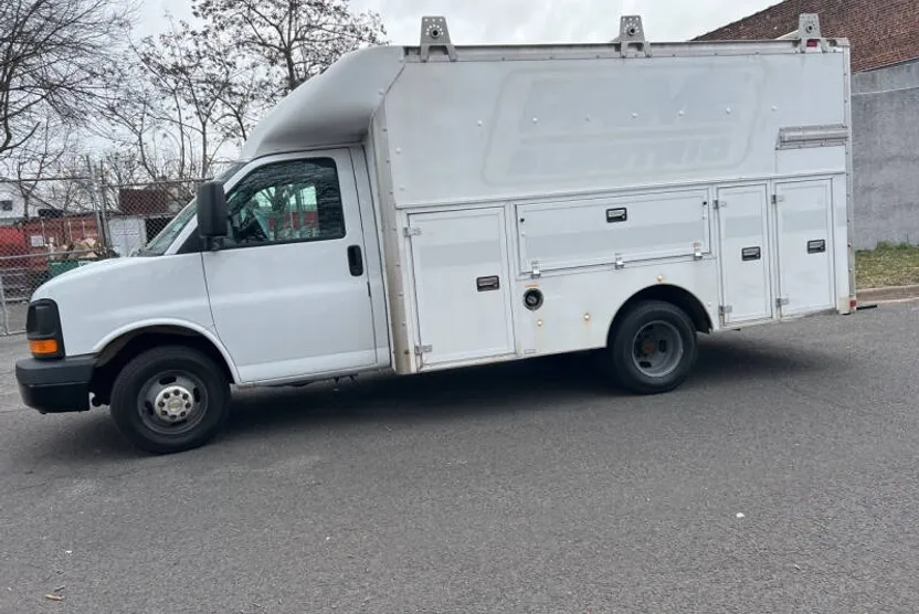 2005 Chevrolet Express 3500 Cutaway photo 1