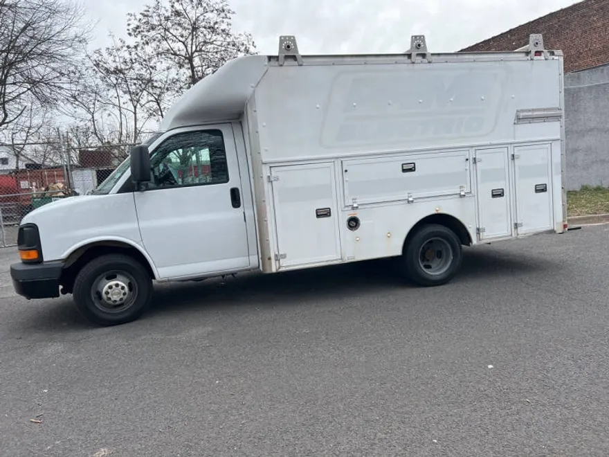 2005 Chevrolet Express 3500 Cutaway photo 1