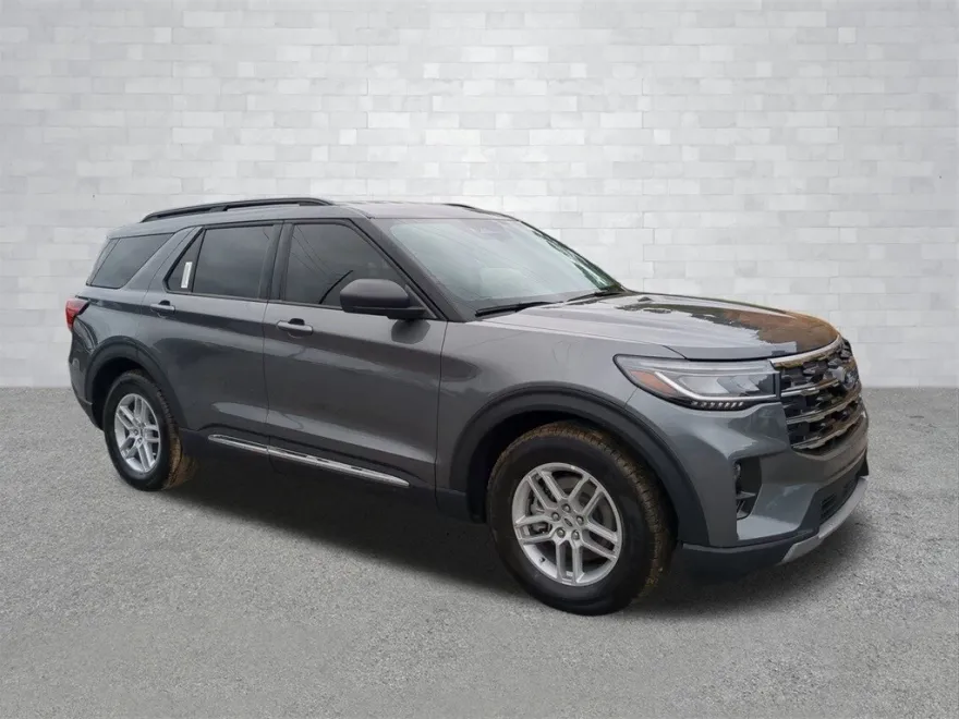2025 Ford Explorer photo 1