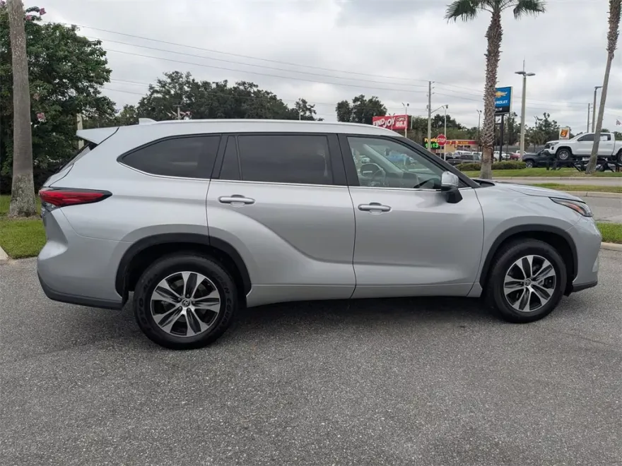 2023 Toyota Highlander Hybrid XLE photo 1