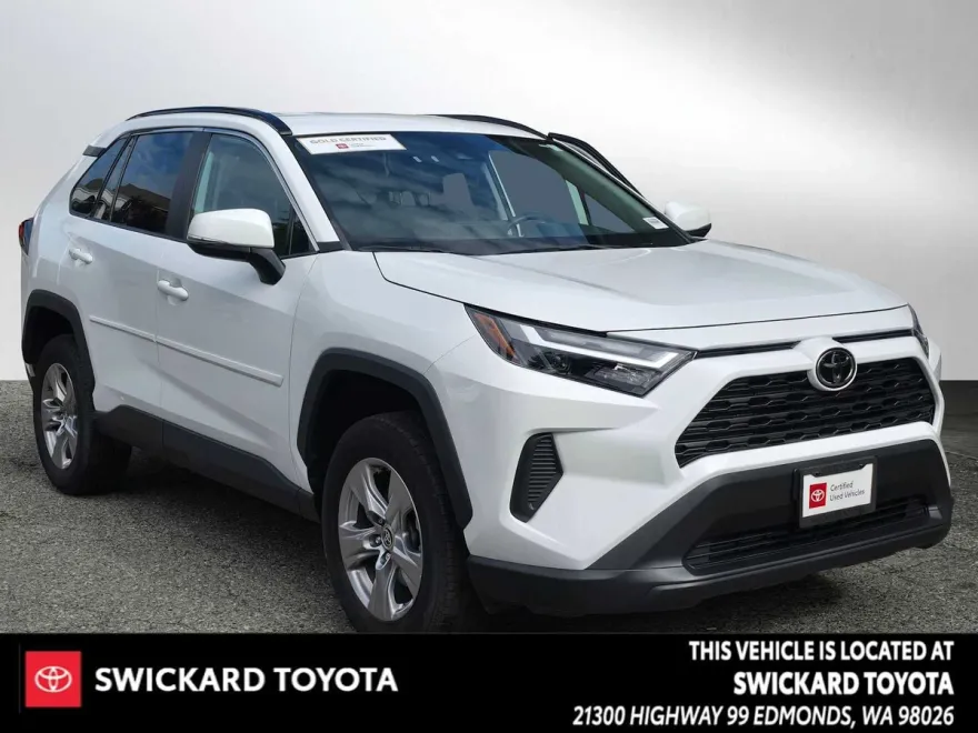 2022 Toyota RAV4 XLE photo 1