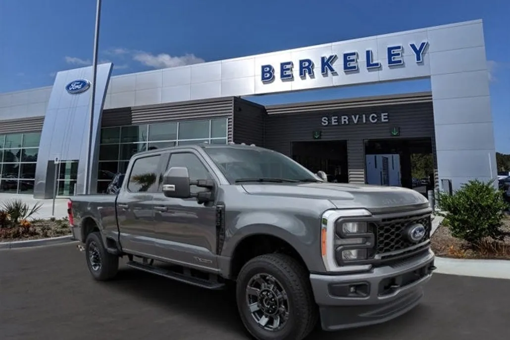 2023 Ford F-350 Lariat photo 1