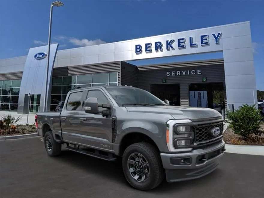 2023 Ford F-350 Lariat photo 1