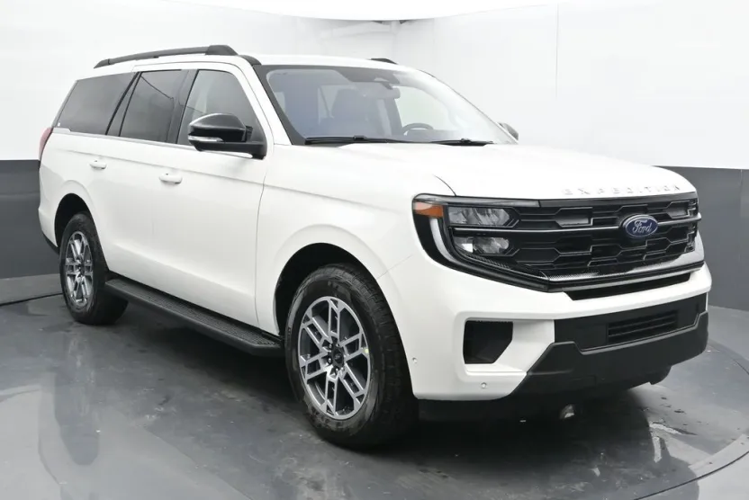 2025 Ford Expedition photo 1