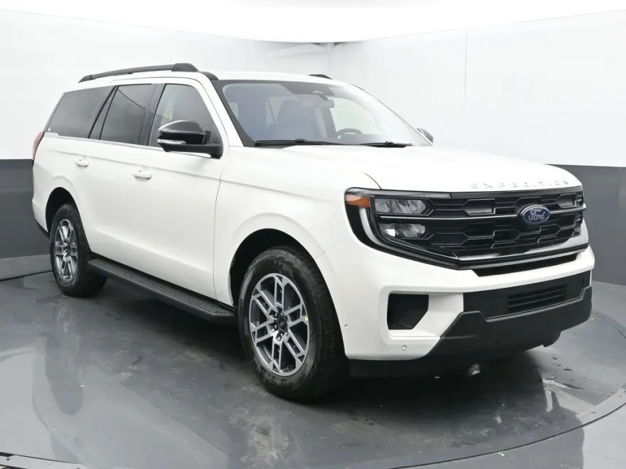 2025 Ford Expedition photo 1