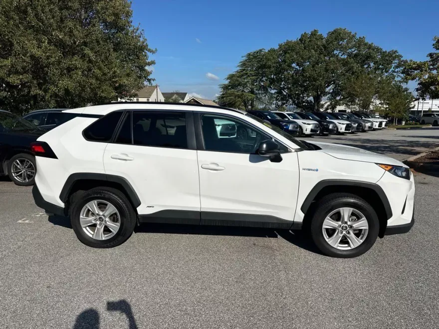 2021 Toyota RAV4 Hybrid LE photo 1
