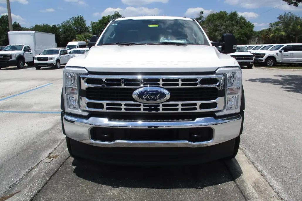 2023 Ford F-550 photo 1