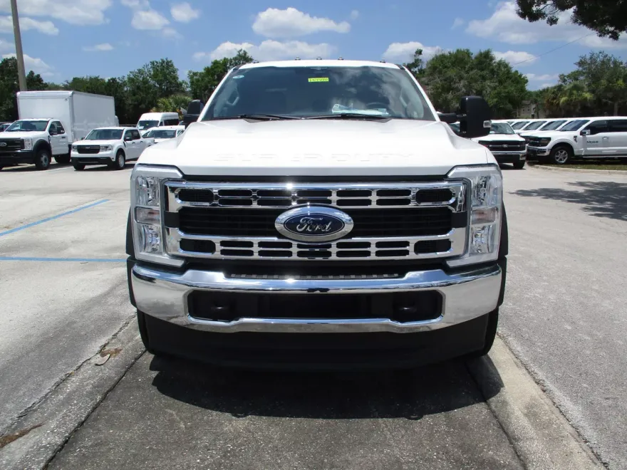 2023 Ford F-550 photo 1