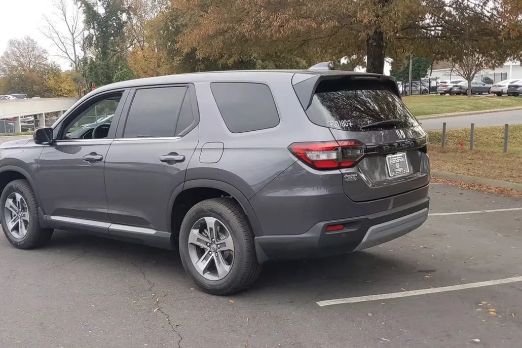 2025 Honda Pilot EX-L photo 1