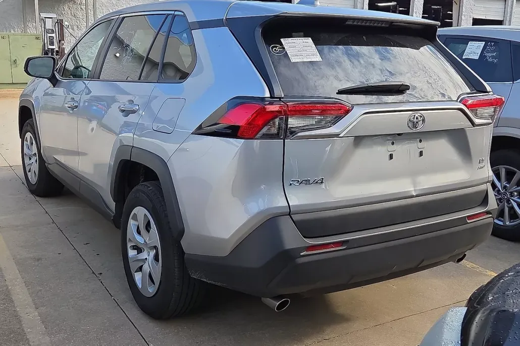 2024 Toyota RAV4 LE photo 1
