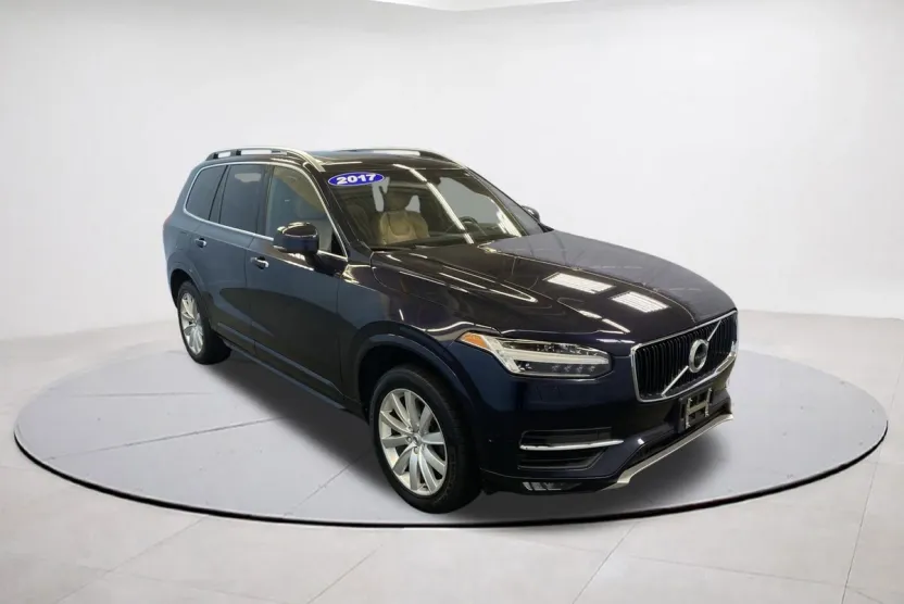 2017 Volvo XC90 Momentum photo 1