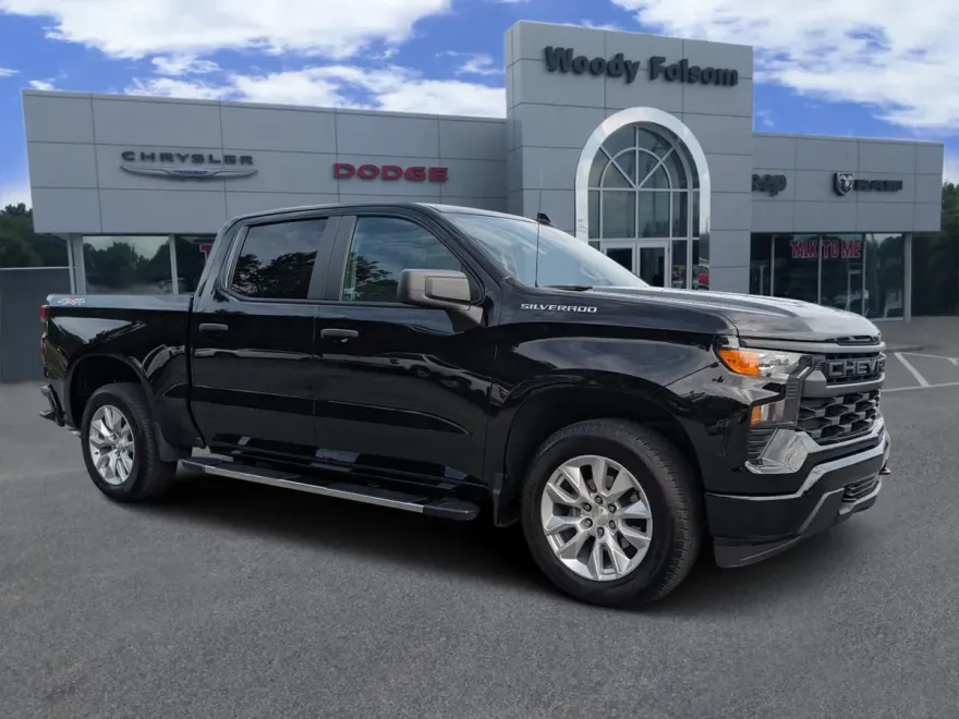 2024 Chevrolet Silverado 1500 Custom photo 1