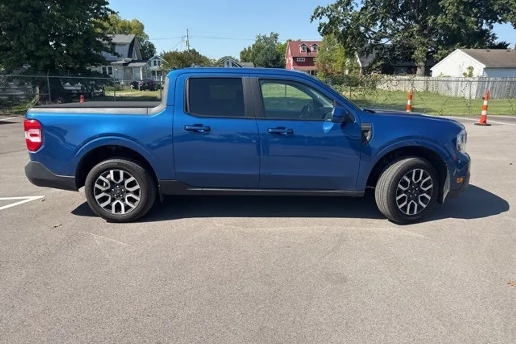 2023 Ford Maverick Lariat photo 1