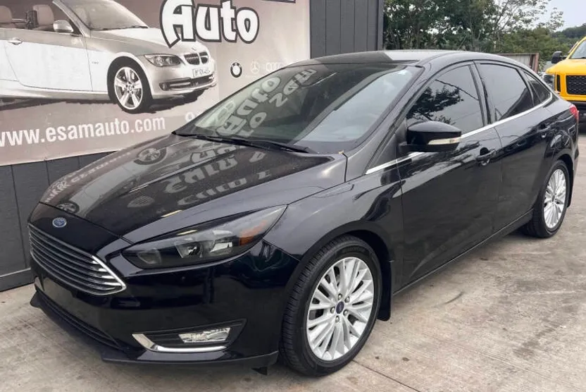 2016 Ford Focus Titanium photo 1