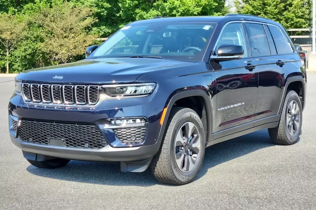 2023 Jeep Cherokee 4xe photo 1