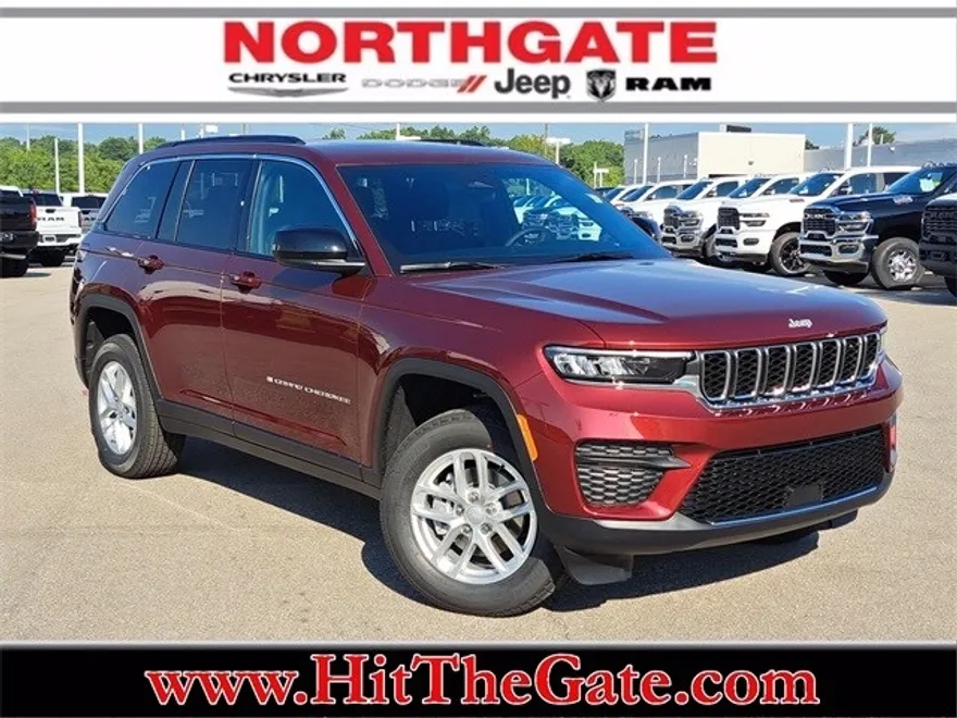 2025 Jeep Grand Cherokee Laredo photo 1
