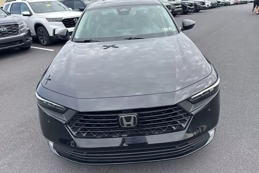 2023 Honda Accord Hybrid Touring photo 1