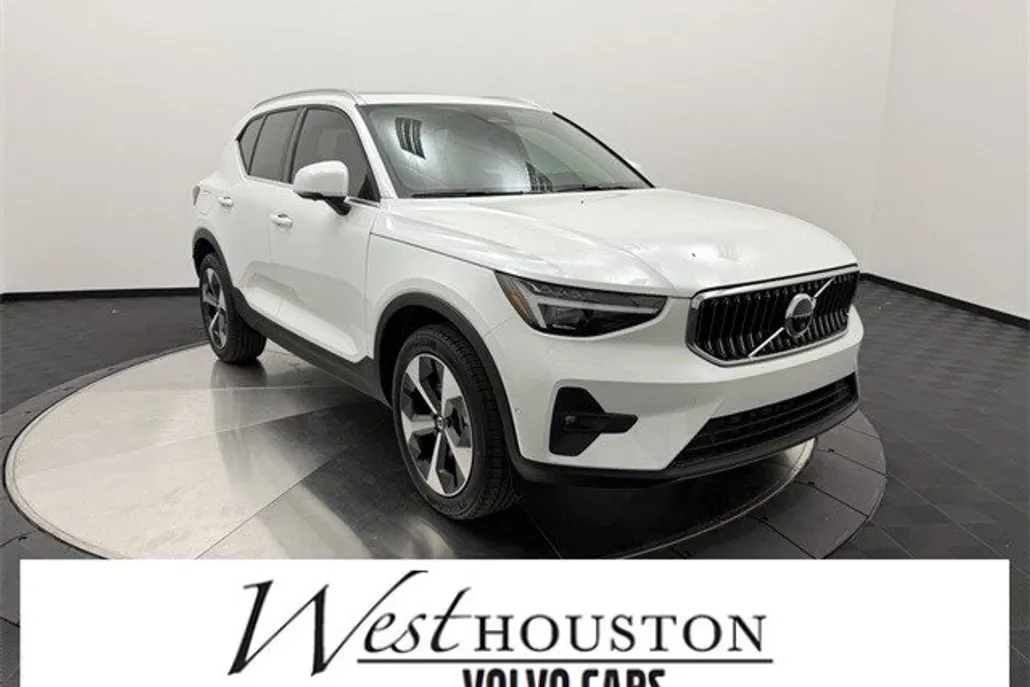 2025 Volvo XC40 Plus photo 1