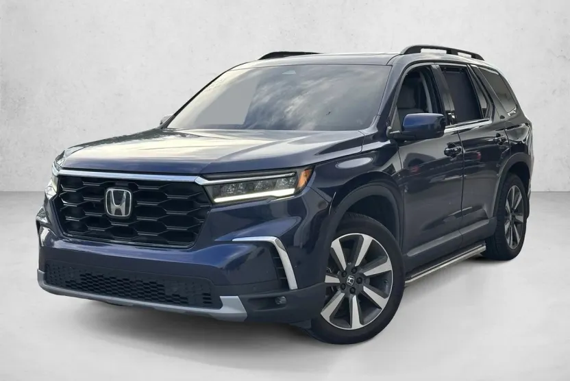 2023 Honda Pilot Touring photo 1