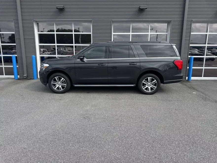 2022 Ford Expedition MAX XLT photo 1