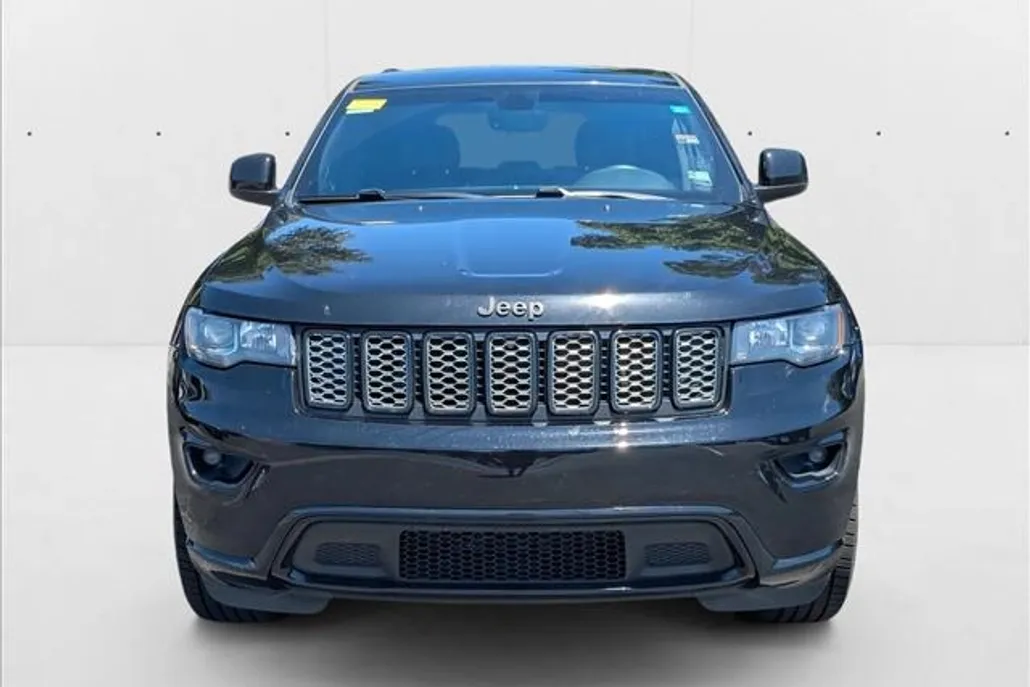 2018 Jeep Grand Cherokee Altitude photo 1