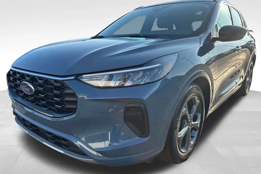 2023 Ford Escape ST-Line photo 1