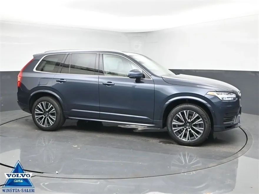 2022 Volvo XC90 T6 Momentum photo 1