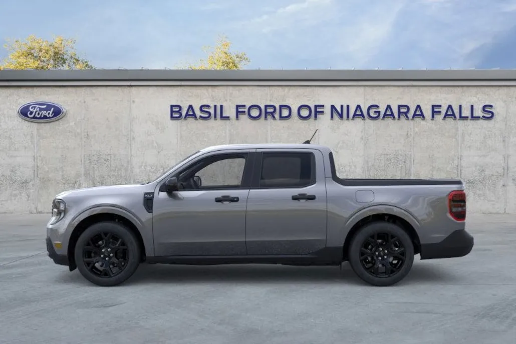 2025 Ford Maverick XLT photo 1