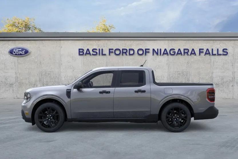 2025 Ford Maverick XLT photo 1