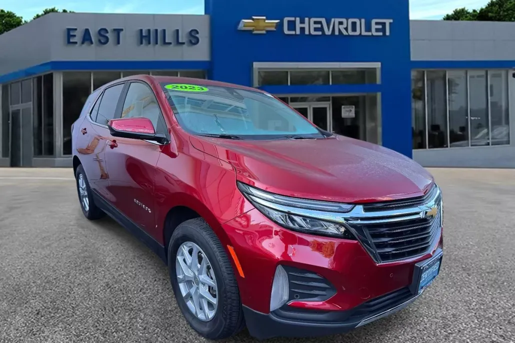 2023 Chevrolet Equinox LT photo 1