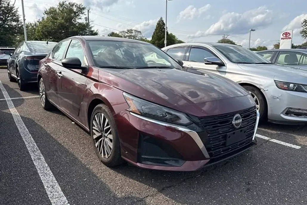 2024 Nissan Altima 2.5 SV photo 1