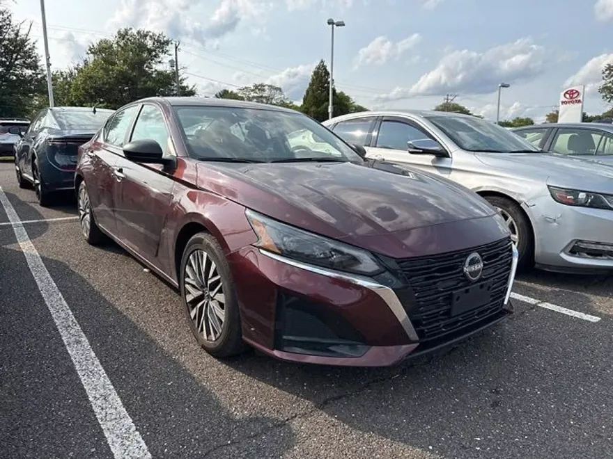 2024 Nissan Altima 2.5 SV photo 1
