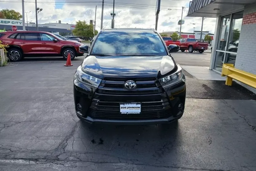 2019 Toyota Highlander XLE photo 1