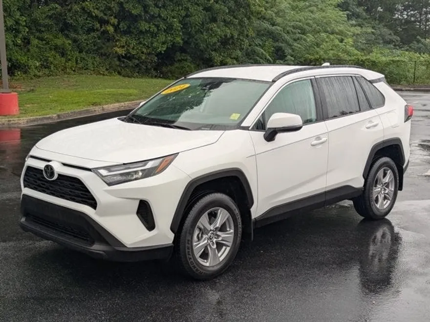 2024 Toyota RAV4 XLE photo 1
