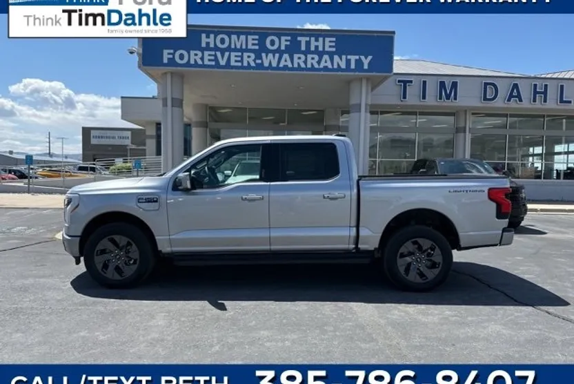 2025 Ford F-150 Lightning Lariat photo 1